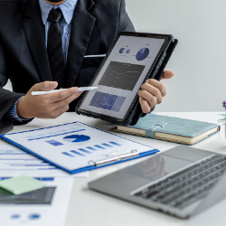 Mengapa CRM Bukan Sekadar Database: Membangun Hubungan Pelanggan Jangka Panjang