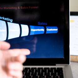 Sales Pipeline CRM: Menjaga Alur Penjualan yang Efektif